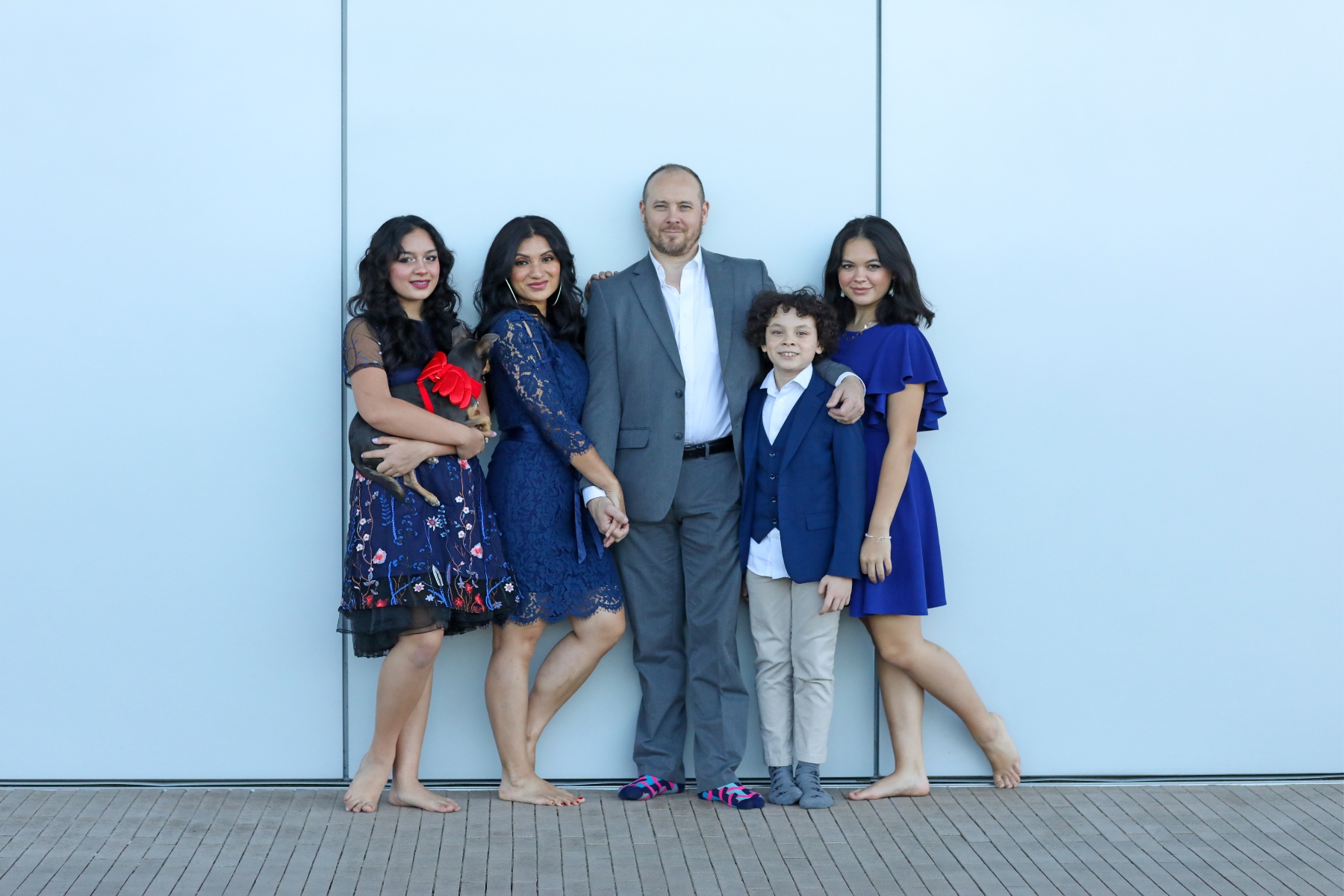 Tips for a Stress-Free Family Photo Shoot _ Navy Blue Family Holiday Card
