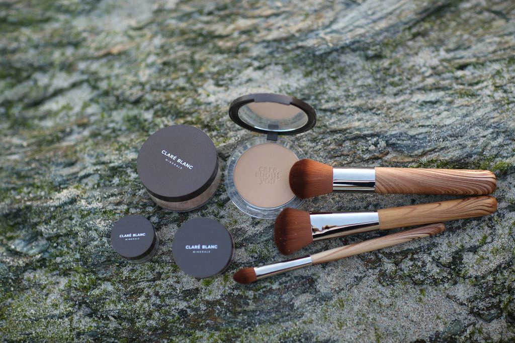 Read Debbie Savage of To Thine Own Style Be True's Review of Clare Blanc Mineral Makeup