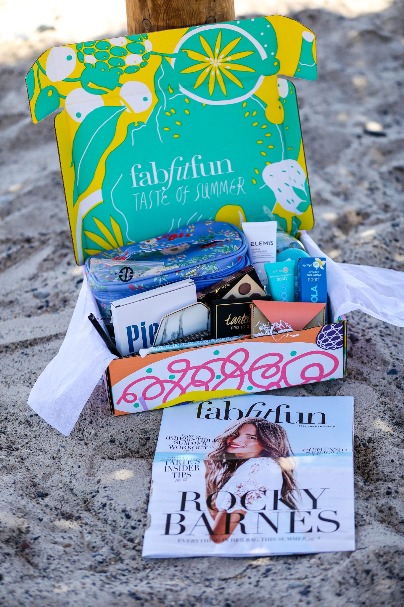 Bookmark this post ASAP! Orange County Blogger Debbie Savage is breaking down exactly what is in the FabFitFun Summer 2018 box and why you need it ASAP! 