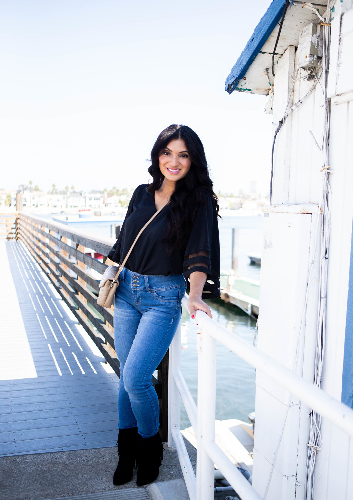 Looking for the perfect pair of skinny jeans? Orange County Blogger Debbie Savage is sharing her favorite pair of skinny jeans that any woman should own ASAP! See them here! 