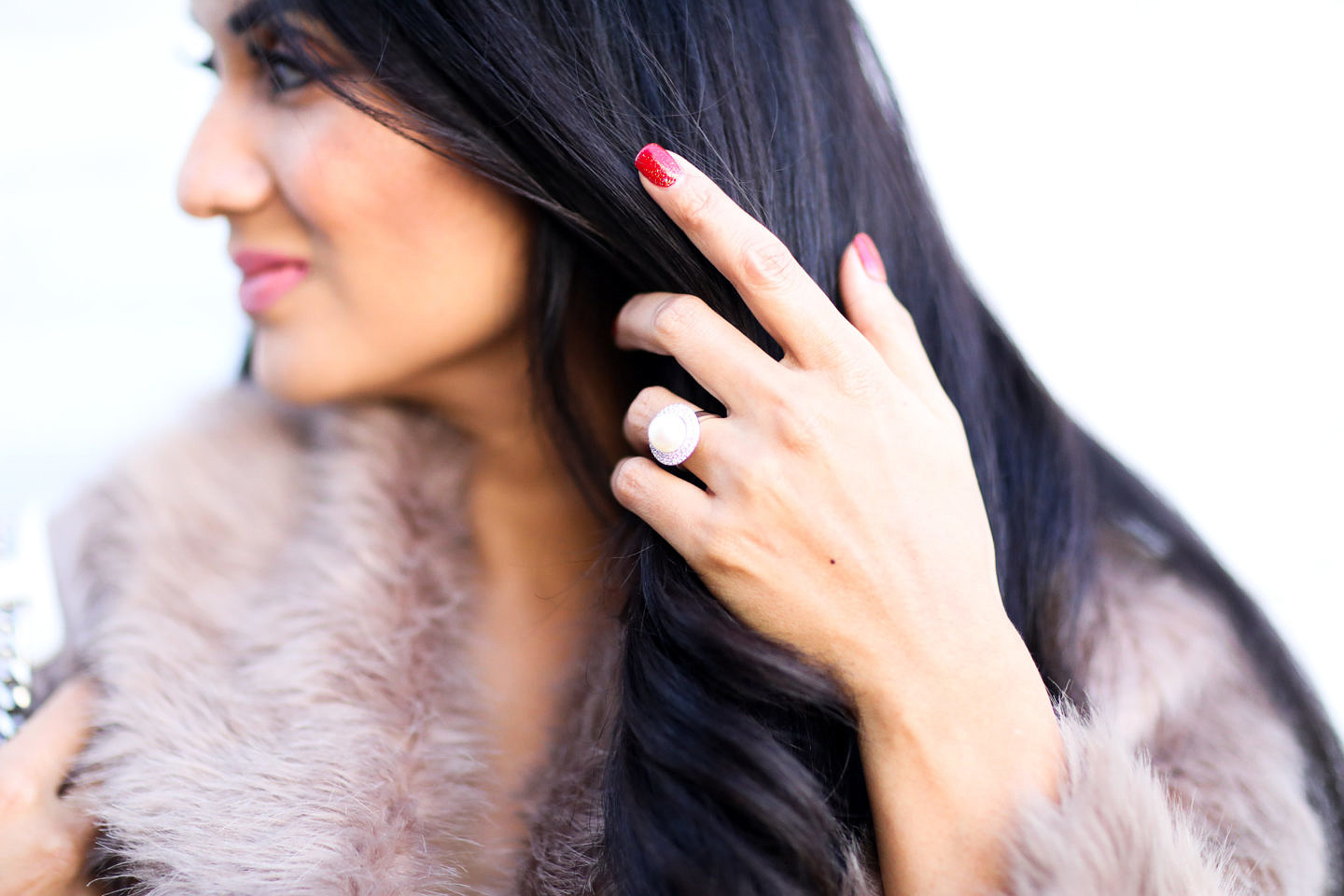 Give the gift of dazzle this holiday season with a custom ring from Angara.com. Keep reading to see why Orange County Blogger Debbie Savage is loving her custom ring and why its the perfect gift this holiday season. 