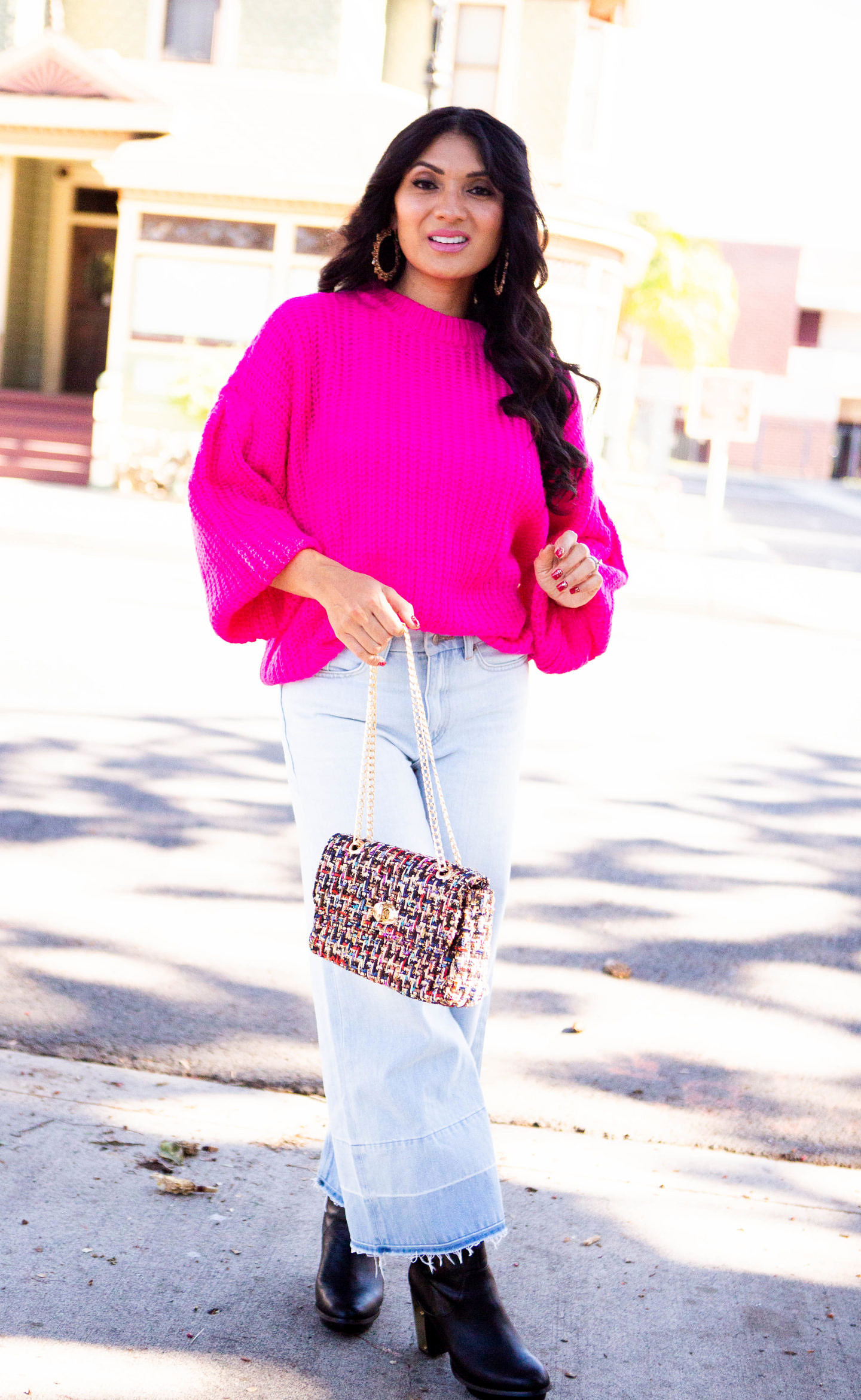 Bookmark this post ASAP if you have been looking to add a pop of color to your fall/winter wardrobe? Orange County Blogger Debbie Savage is sharing why you need to add a hot pink sweater to your wardrobe ASAP! See why here!