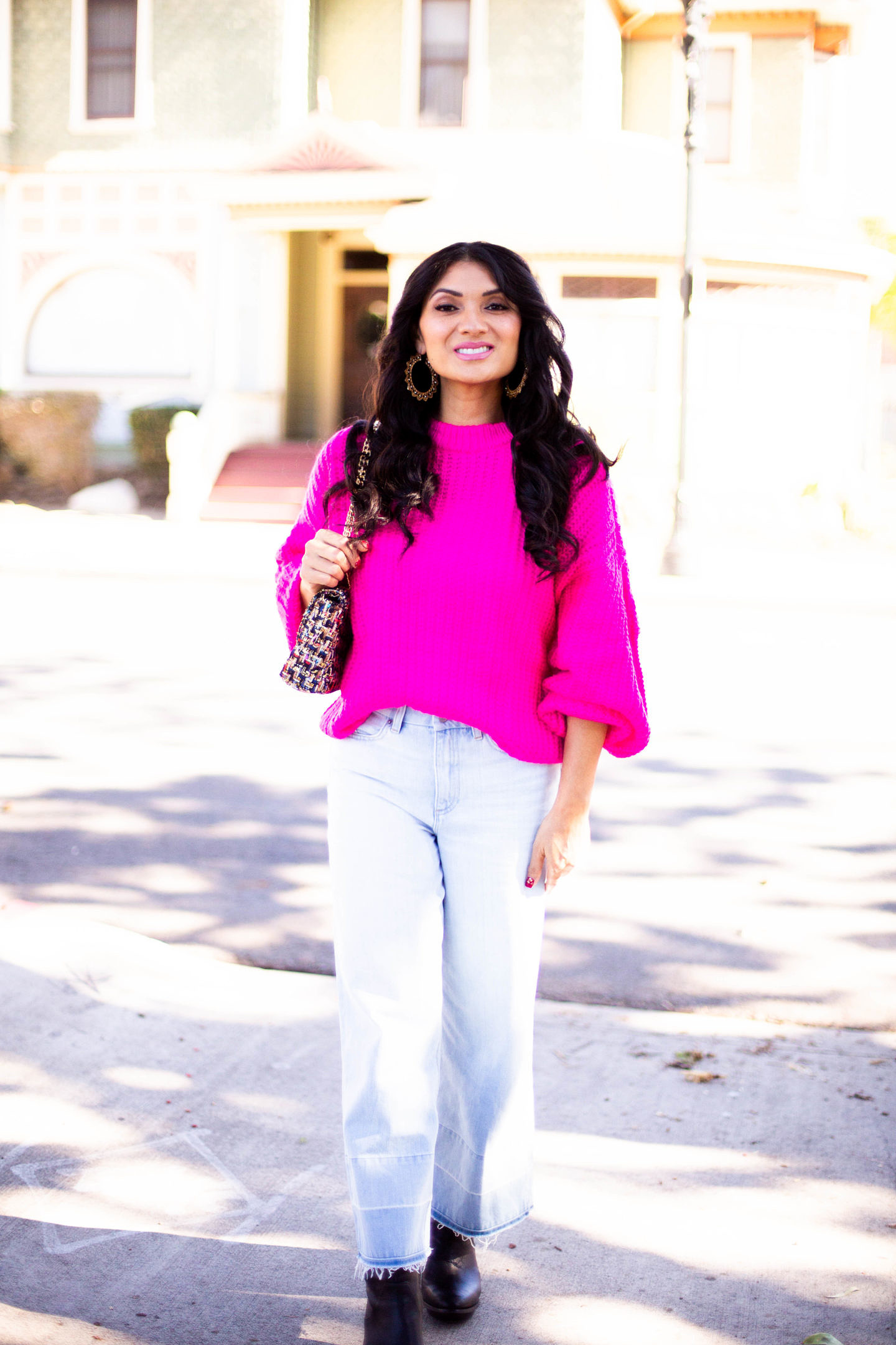 Bookmark this post ASAP if you have been looking to add a pop of color to your fall/winter wardrobe? Orange County Blogger Debbie Savage is sharing why you need to add a hot pink sweater to your wardrobe ASAP! See why here!