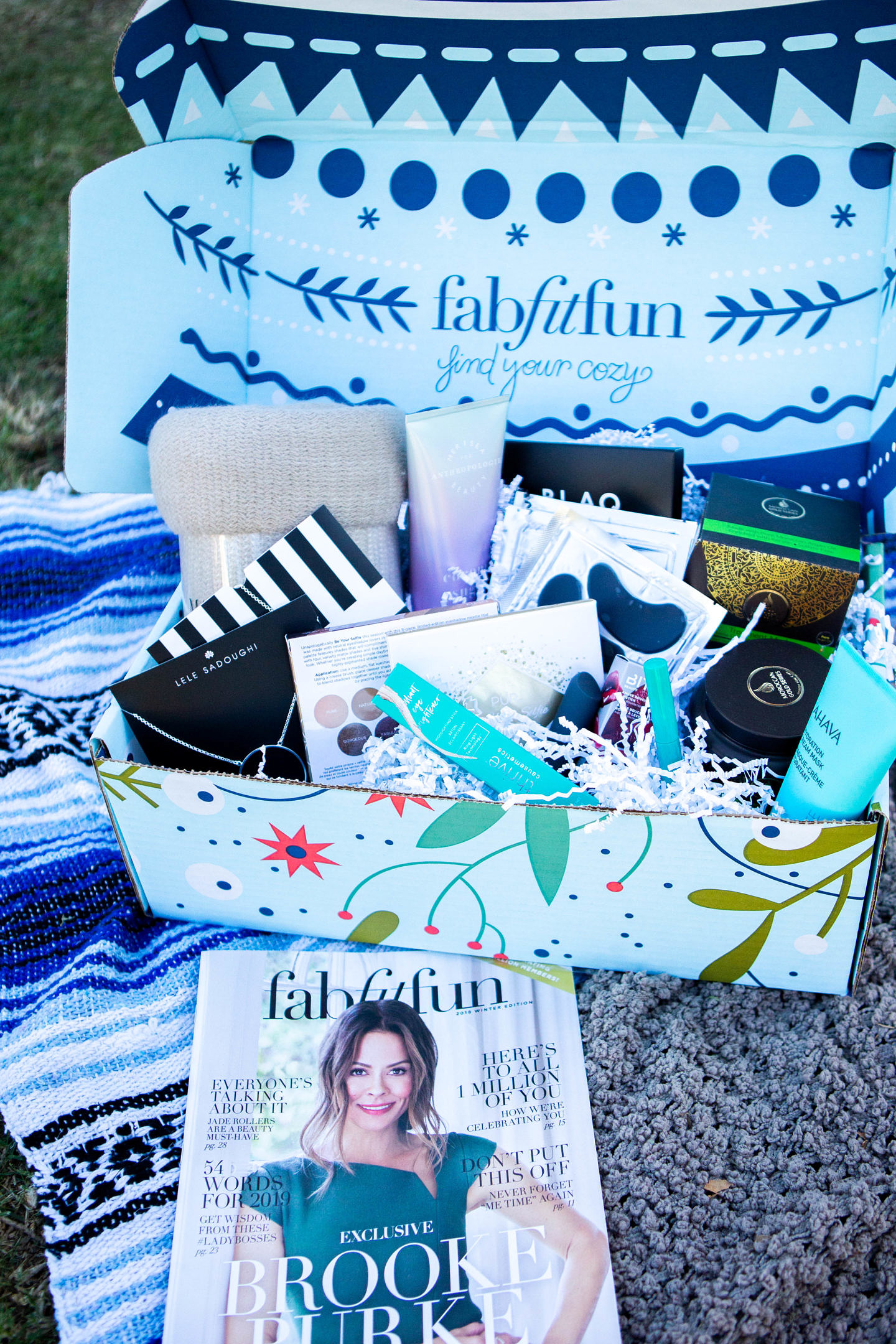 Bookmark this post ASAP if you have been wondering about the FabFitFun box! Orange County Blogger Debbie Savage is sharing why the FabFitFun Winter Box is her favorite delivery this season. See why here!
