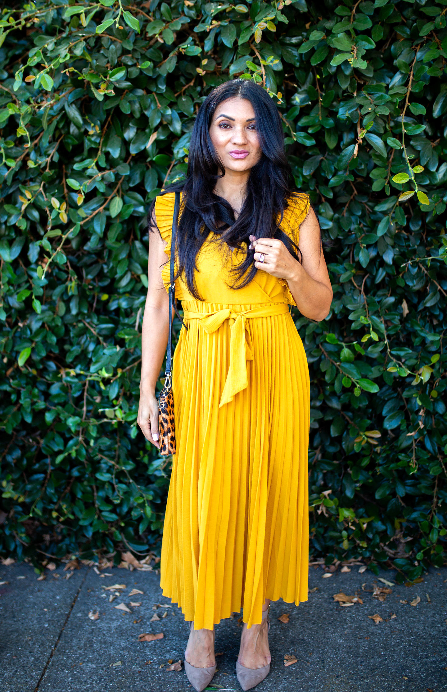 Bookmark this post ASAP if you have wanted to style a yellow pleated dress this holiday season! Keep reading as Orange County Blogger Debbie Savage share her favorite way to style a yellow pleated dress like a pro. 