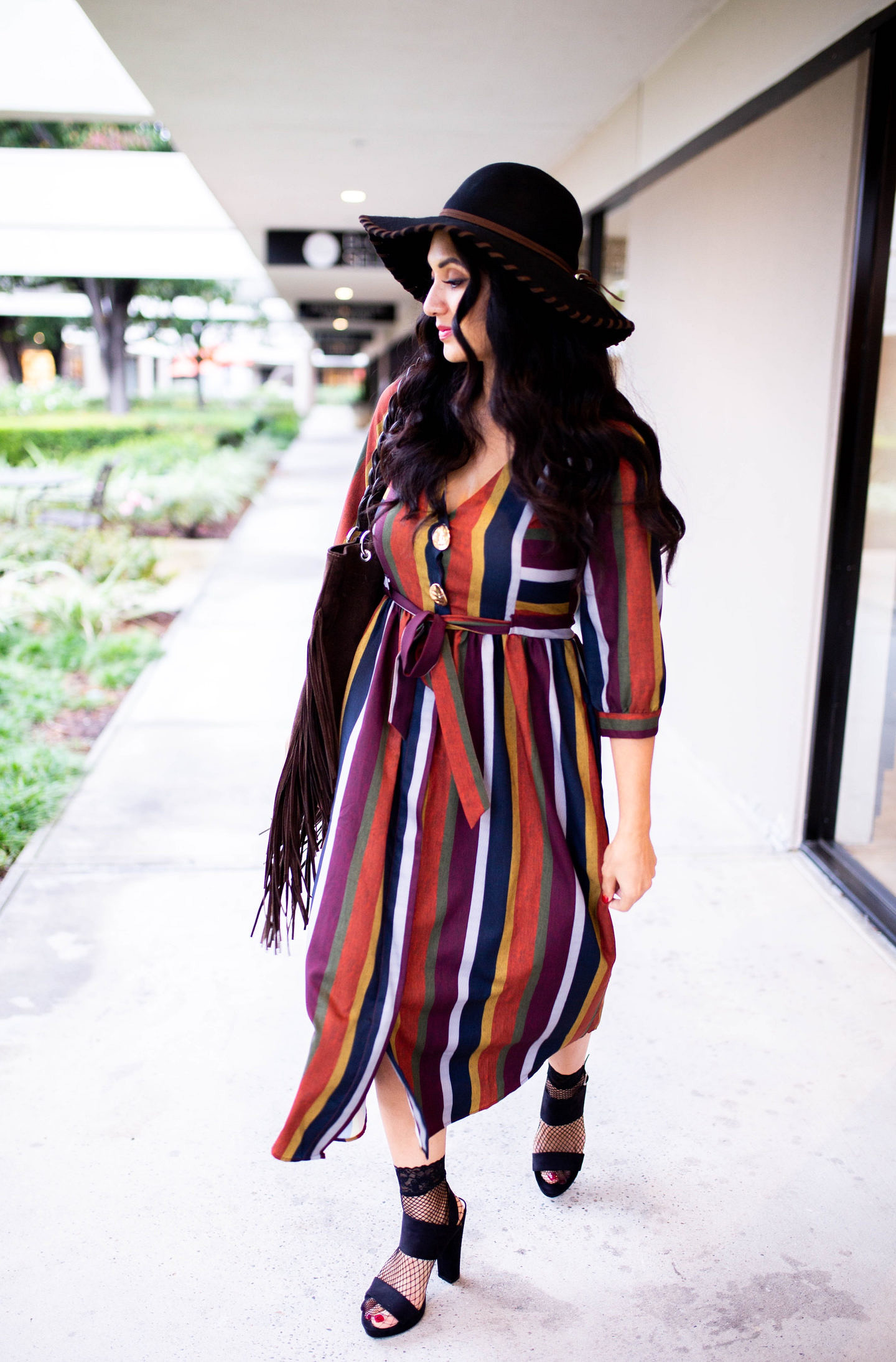 Who doesn't love a great multi-striped dress? Curious how to style one? Orange County Blogger Debbie Savage is sharing her favorite way to style a earthy multi-striped dress. Click to see how here!
