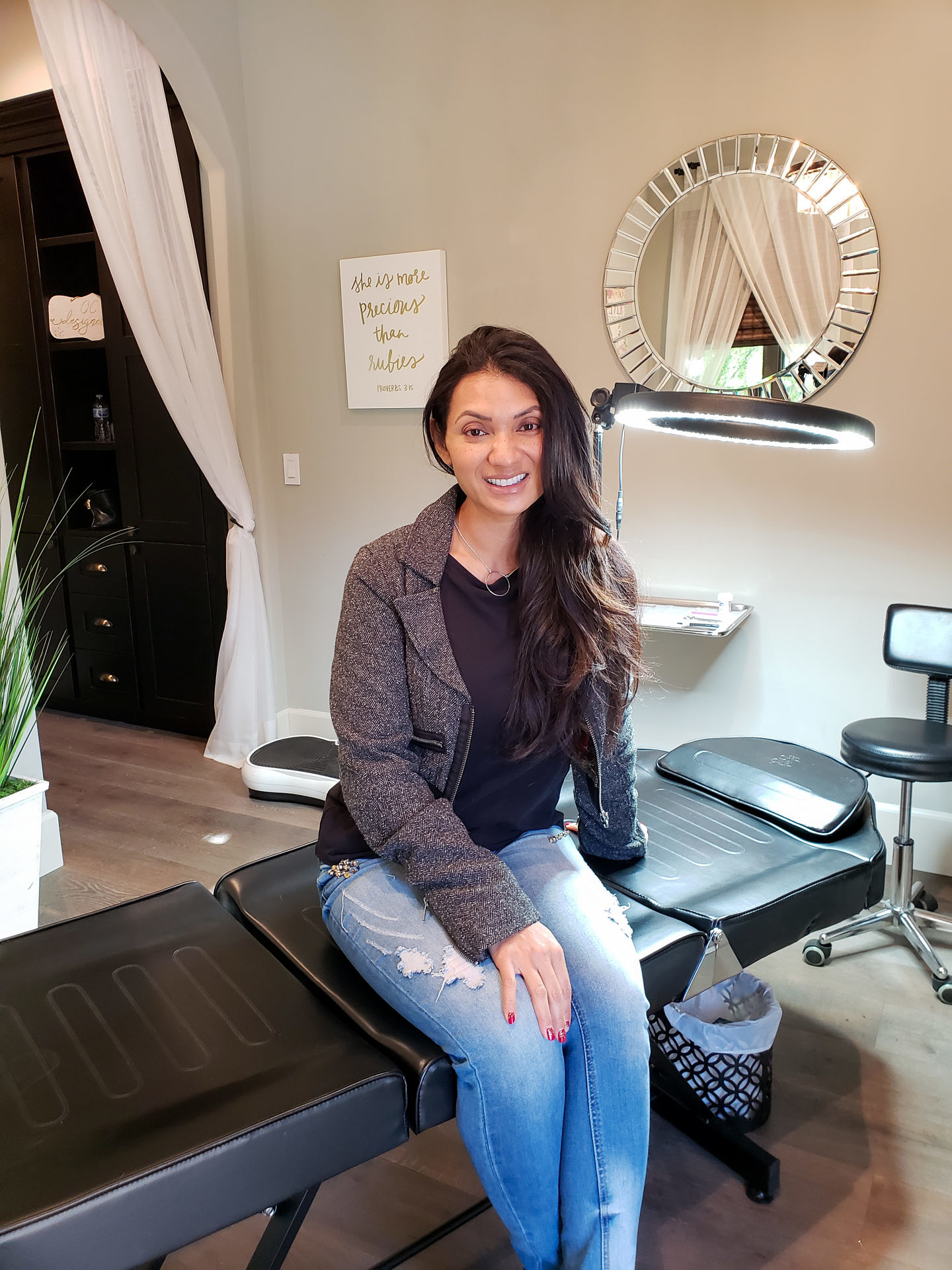 Curious about microbladding? Orange County Style Blogger Debbie Savage is sharing how she is upping her brow game with microbladding.  Click to see her experience here!