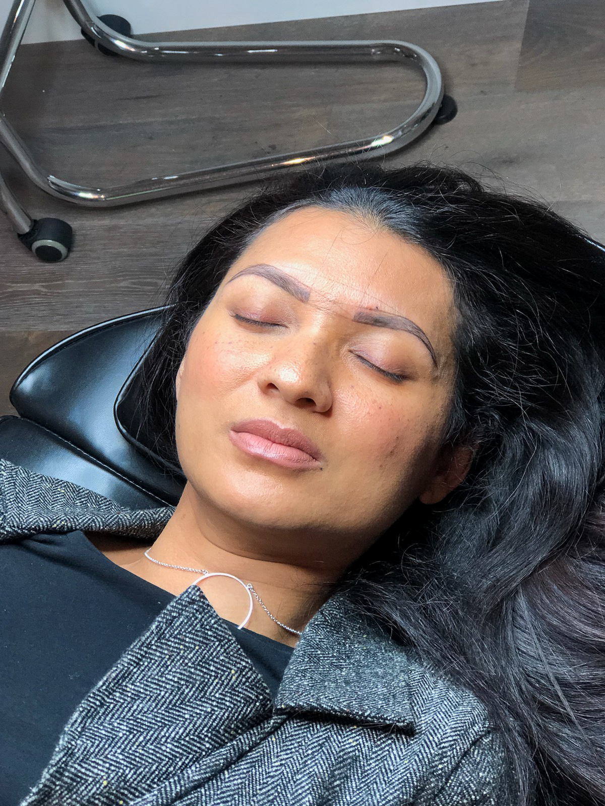 Curious about microbladding? Orange County Style Blogger Debbie Savage is sharing how she is upping her brow game with microbladding.  Click to see her experience here!