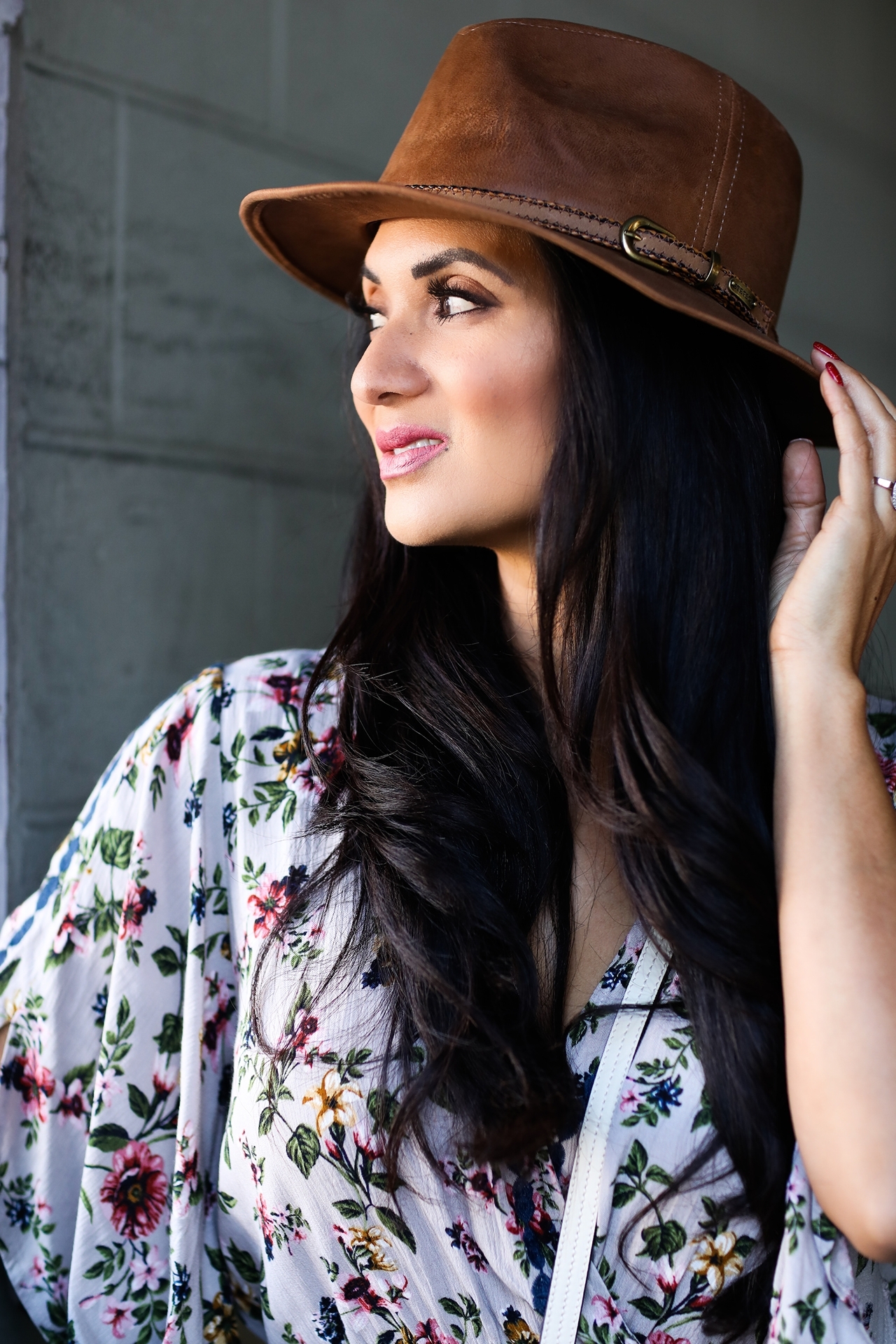 Curious when to actually wear a hat and how to style a hat like a pro? Orange County Blogger Debbie Savage is sharing her top tips here!