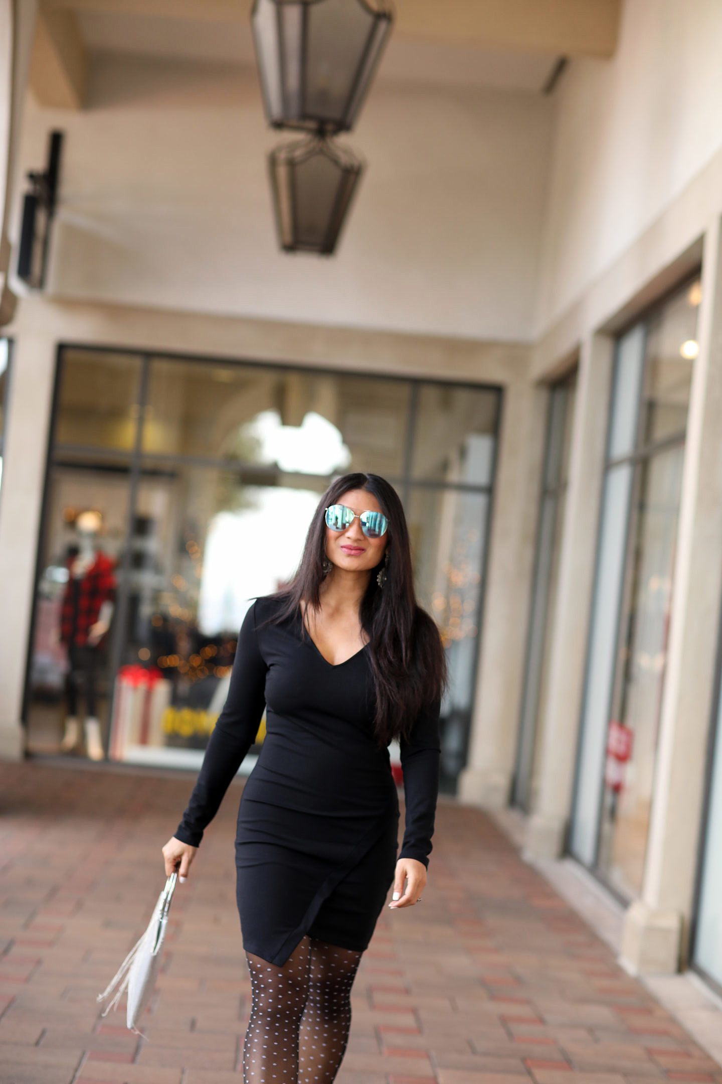 Click HERE if you have been searching for the perfect LBD without any luck! Orange County Blogger Debbie Savage is sharing her favorite LBD with unexpected details and why everyone should grab a LBD ASAP! See why HERE!