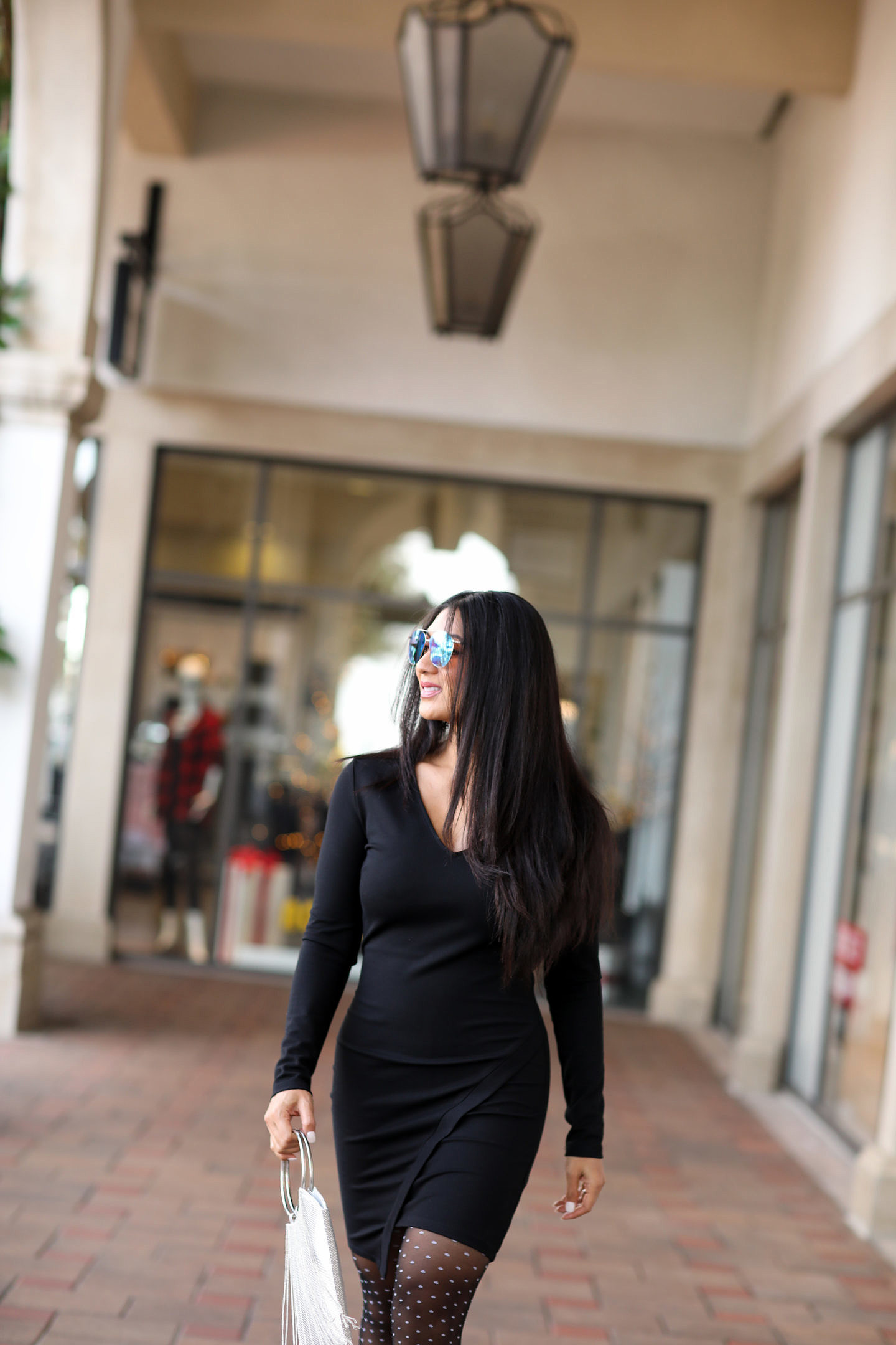 Looking for the perfect LBD this season? Orange County Blogger Debbie Savage is sharing her favorite LBD wirh unexpected details here!