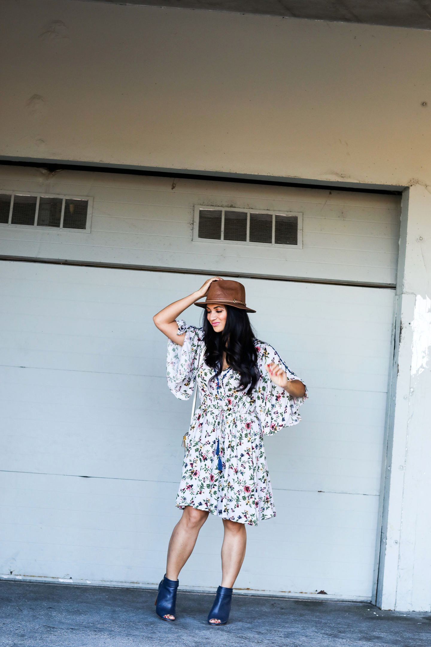 Curious how to style a hat? Orange County Blogger Debbie Savage is sharing her favorite ways to reach for a hat and how to style one effortlessly. Click to see how here!