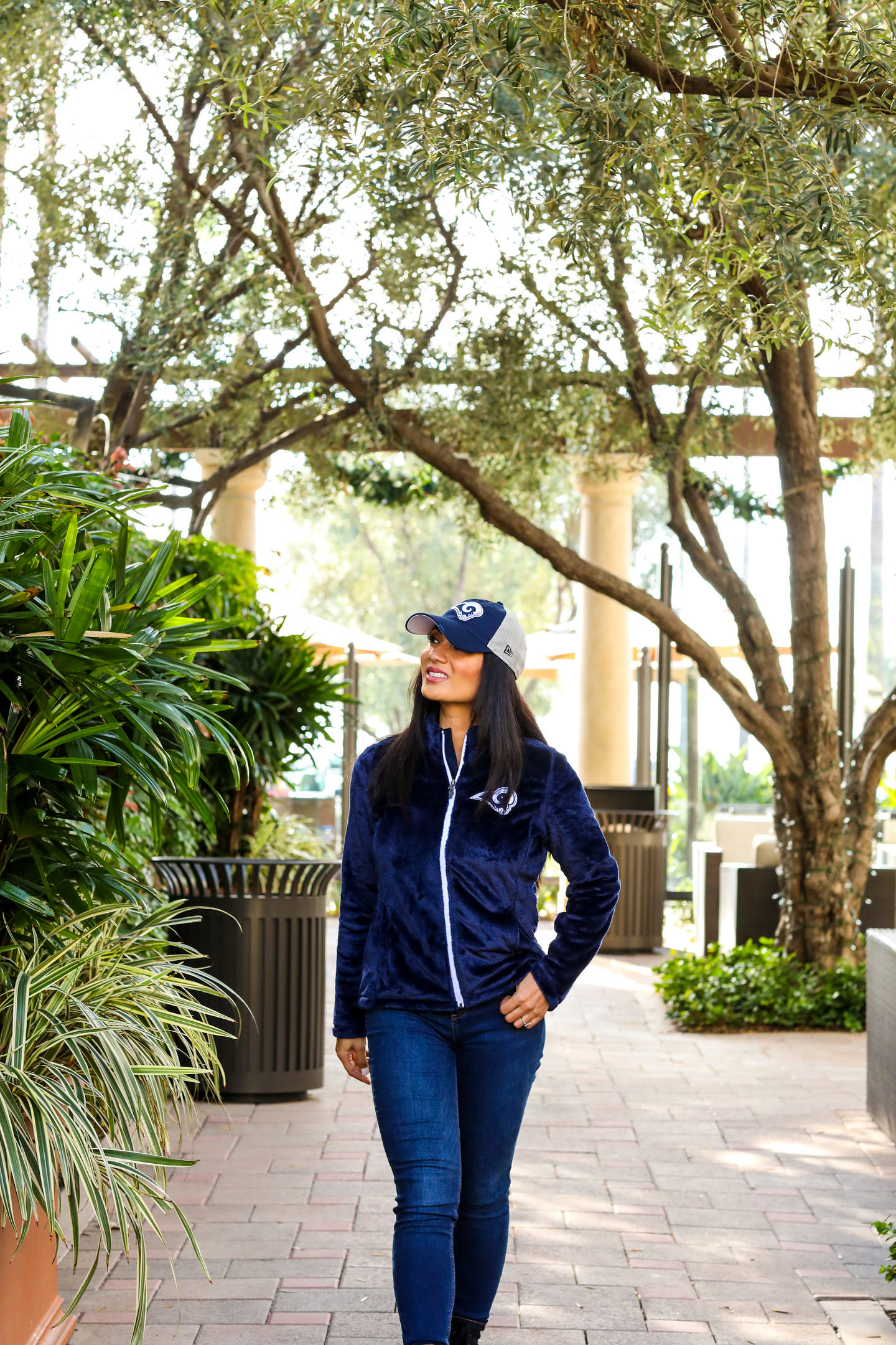 Know someone who is a MAJOR football lover? Orange County Blogger Glamorous Versatility is sharing her favorite NFL apparel ideas to give to any football lover this playoff season. Click to see them here!