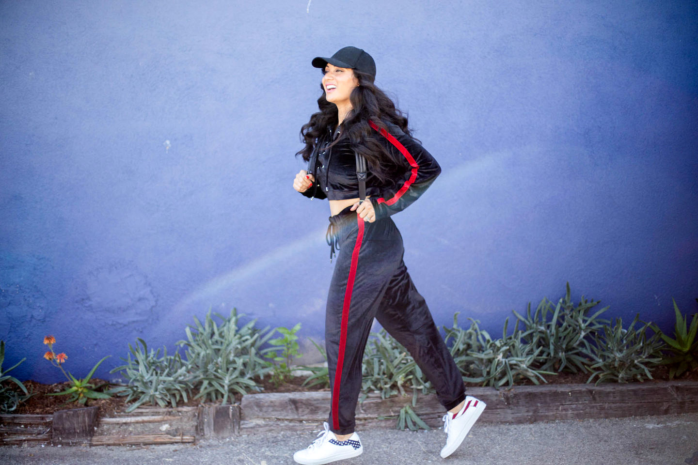 Curious how to style a track suit this season? Orange County Blogger Debbie Savage is sharing her favorite way to style a track suit like a pro.  Click to see how HERE!