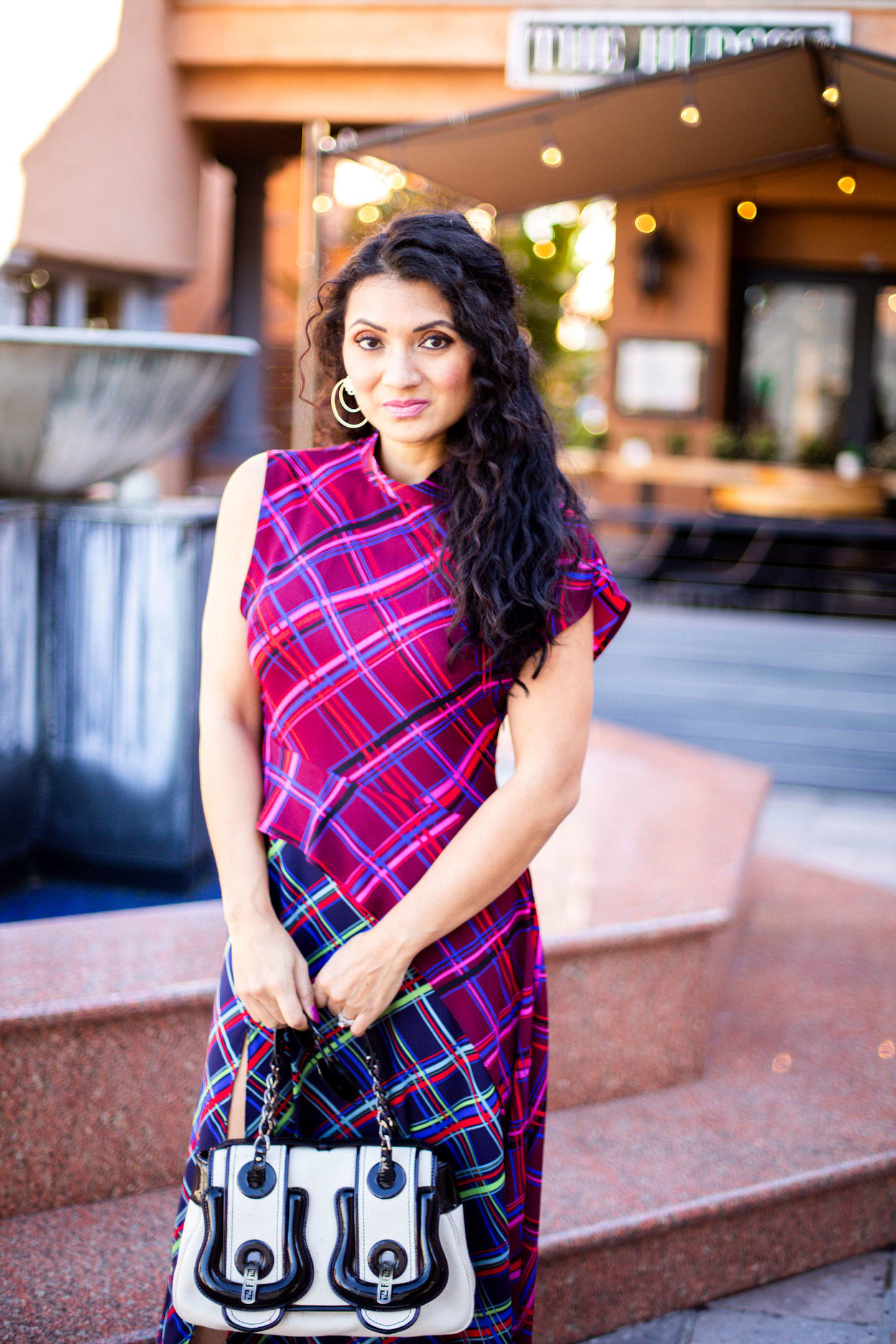 Mad about plaid but aren't sure how to style plaid? Orange County blogger Debbie Savage is sharing her top tips on how to style plaid like a pro.  See her tips HERE!