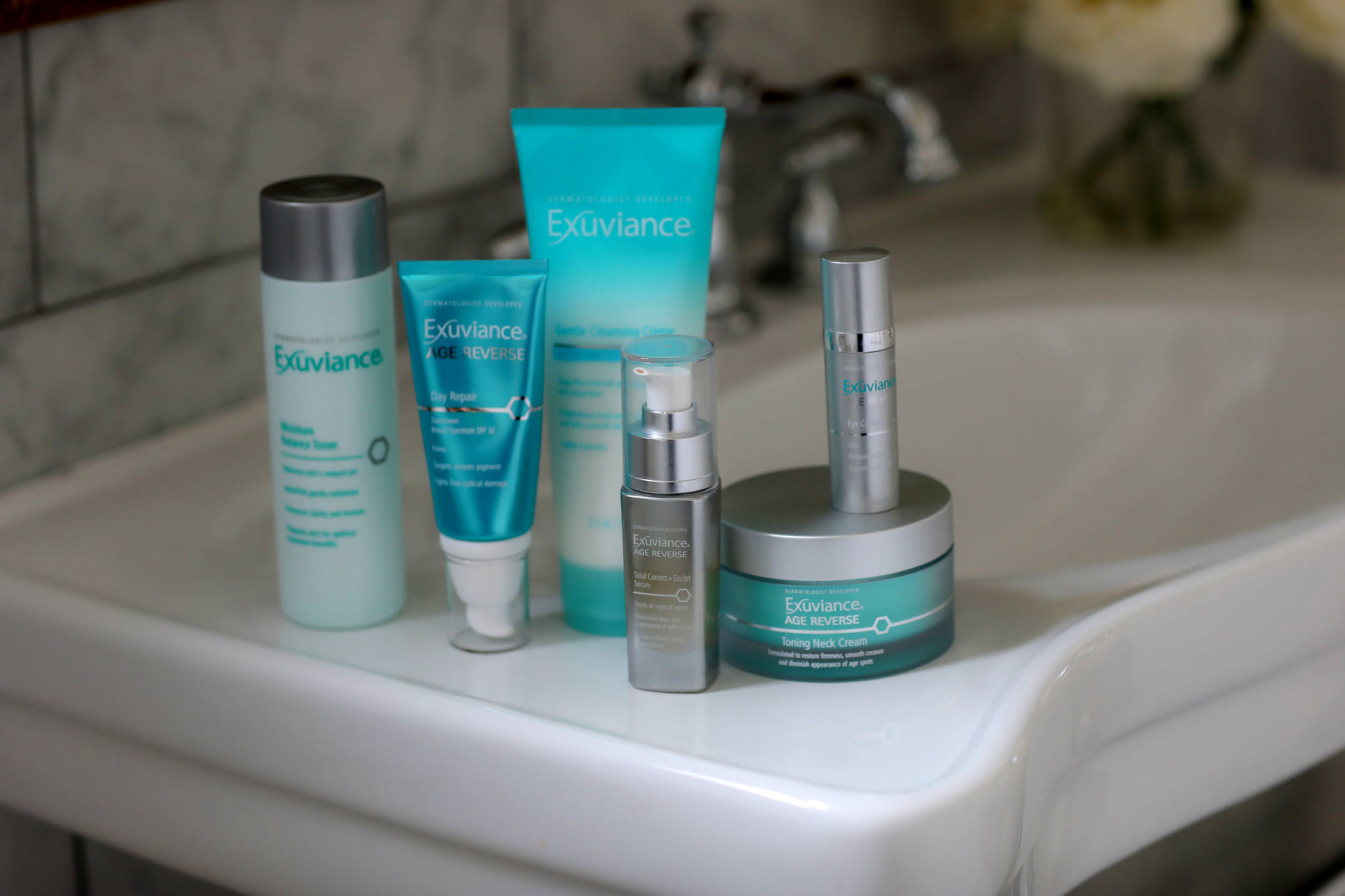 Need a new daily skincare routine? Orange County Blogger Debbie Savage is sharing the best daily skincare routine that everyone can use. Click to see the daily skincare routine here!