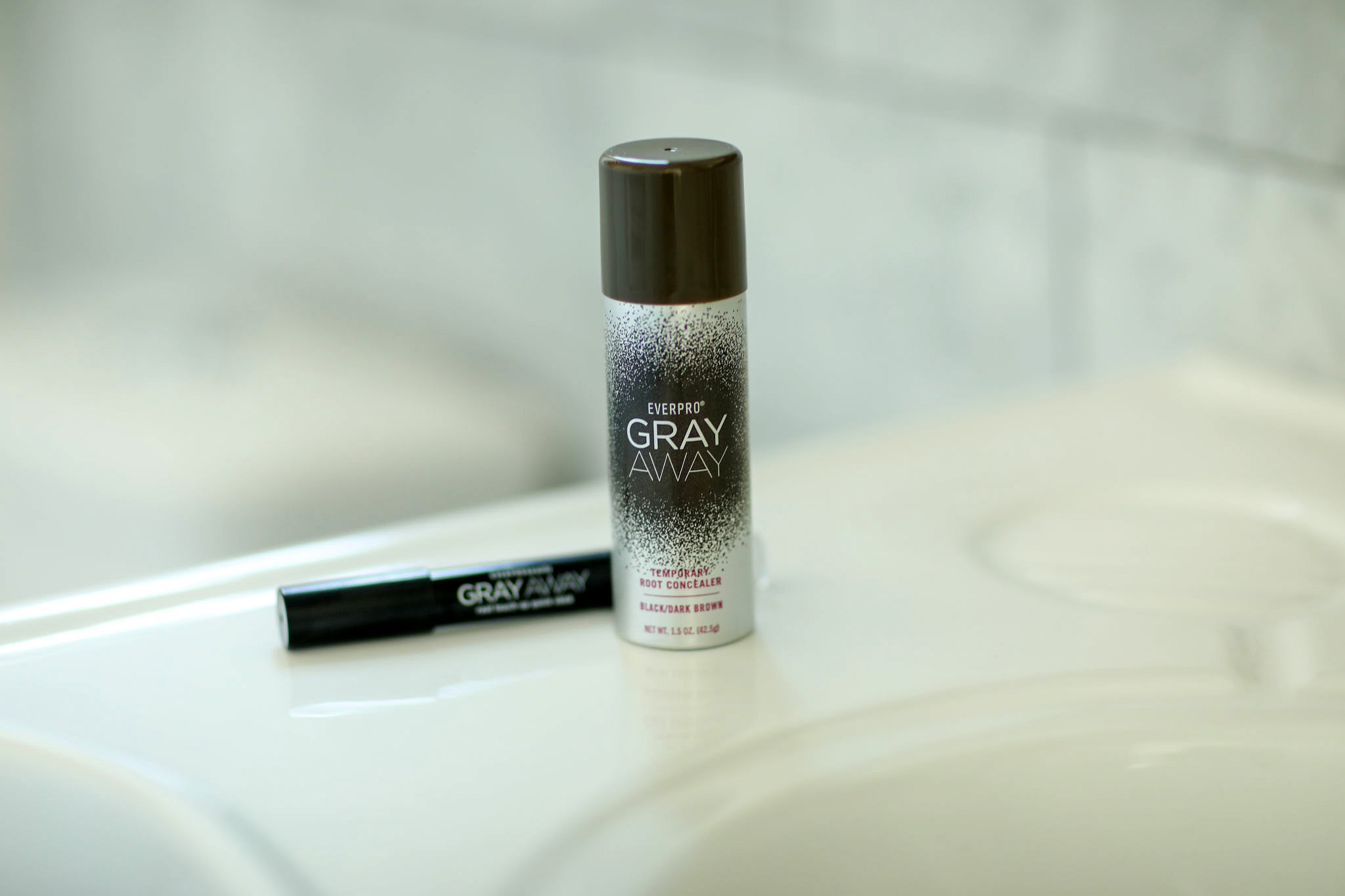 Want to cover those pesky gray hairs? Orange County Blogger Debbie Savage is sharing her top two ways to cover gray hairs like a pro. See them HERE!