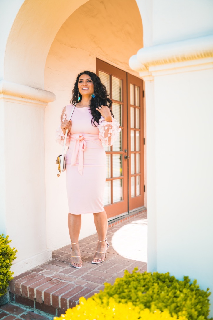 Spring is here, time to break out the perfect pink spring dress! Not sure what to wear this spring? Orange County blogger Debbie Savage is sharing her tips HERE! 