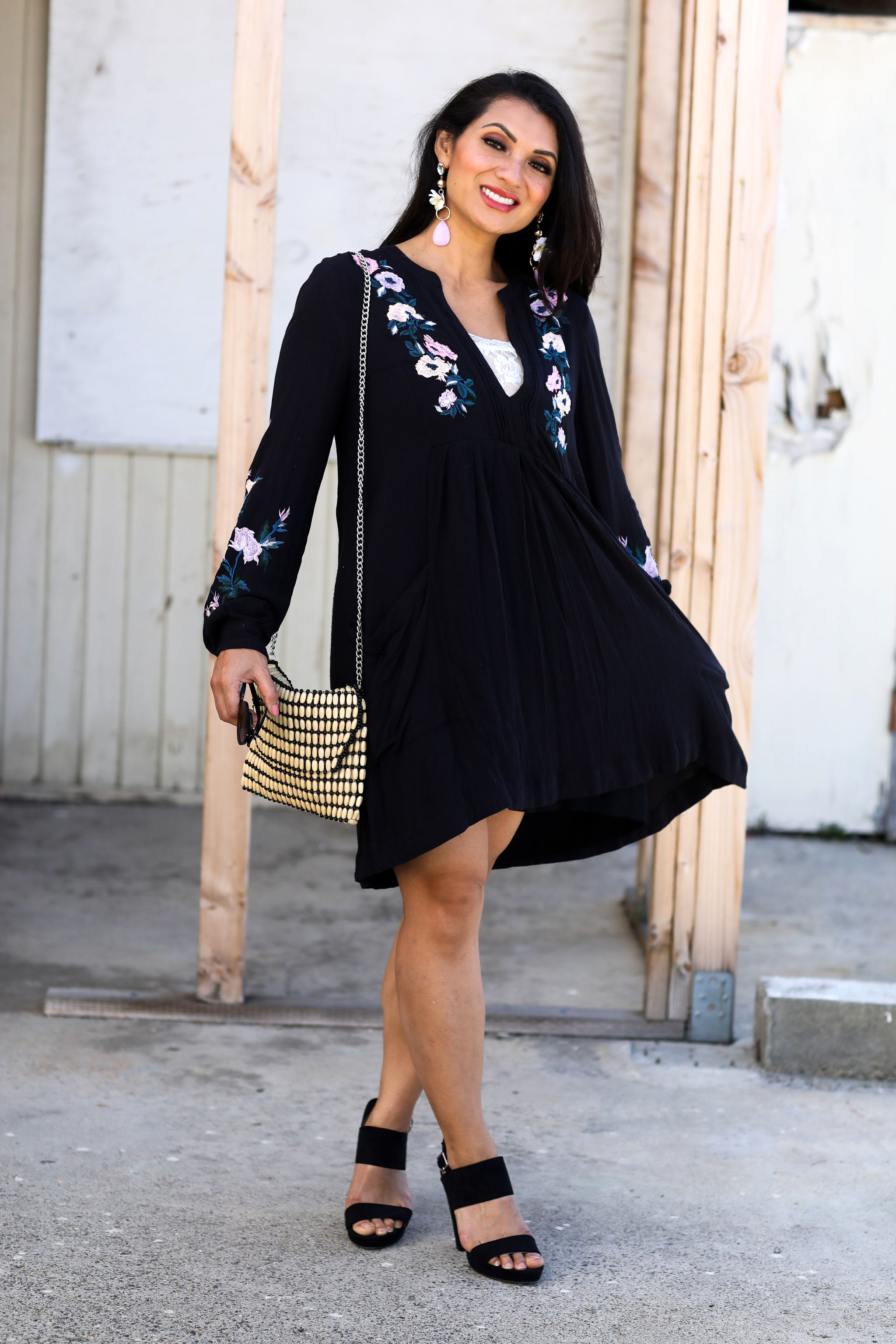 Curious how to style an embroidered dress? Orange County blogger Debbie Savage is sharing her favorite way to style an embroidered dress effortlessly.  See how HERE!