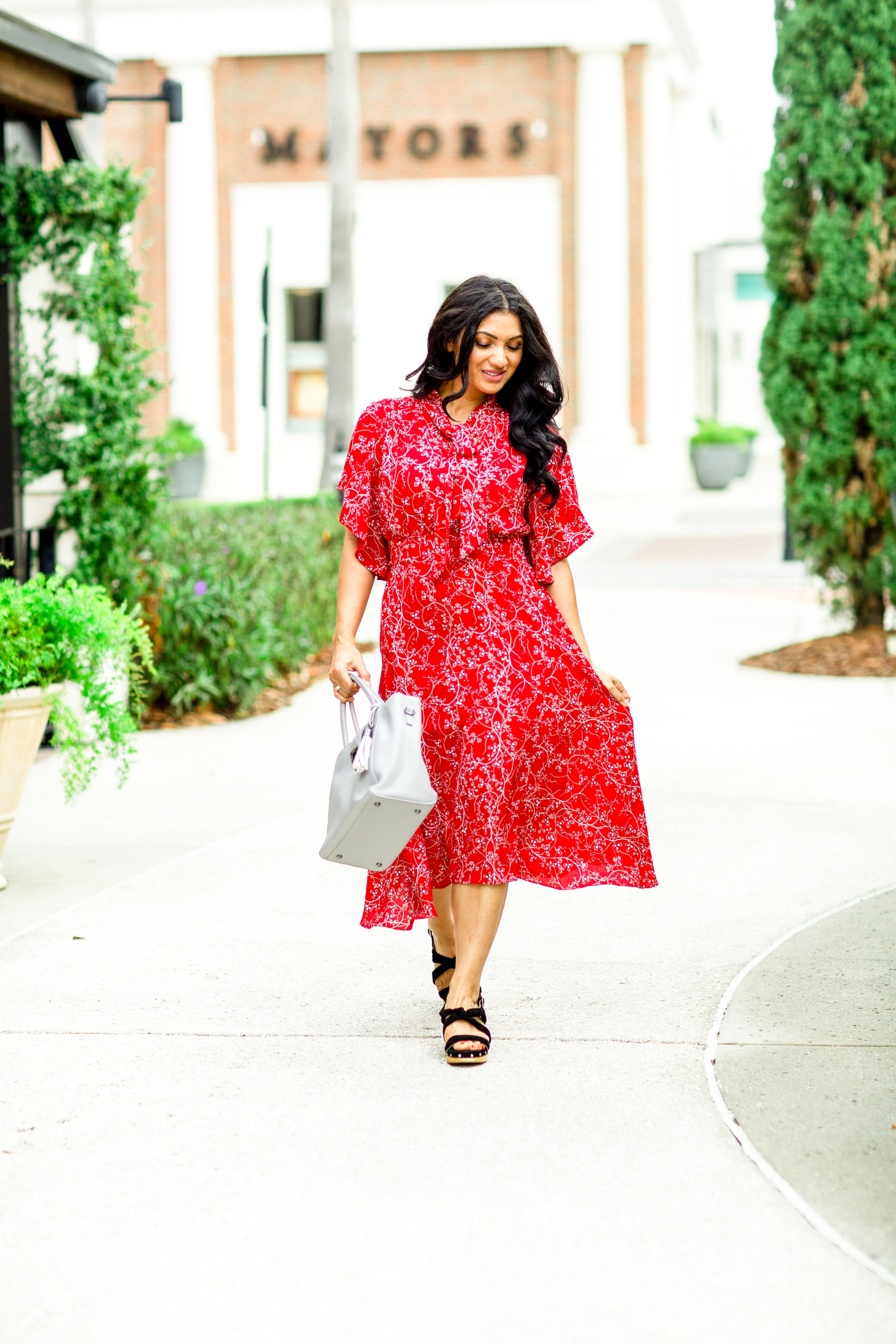 Looking for the perfect maxi dress this summer? Orange County Blogger Debbie Savage is sharing her favorite maxi dress from Max Studio here!