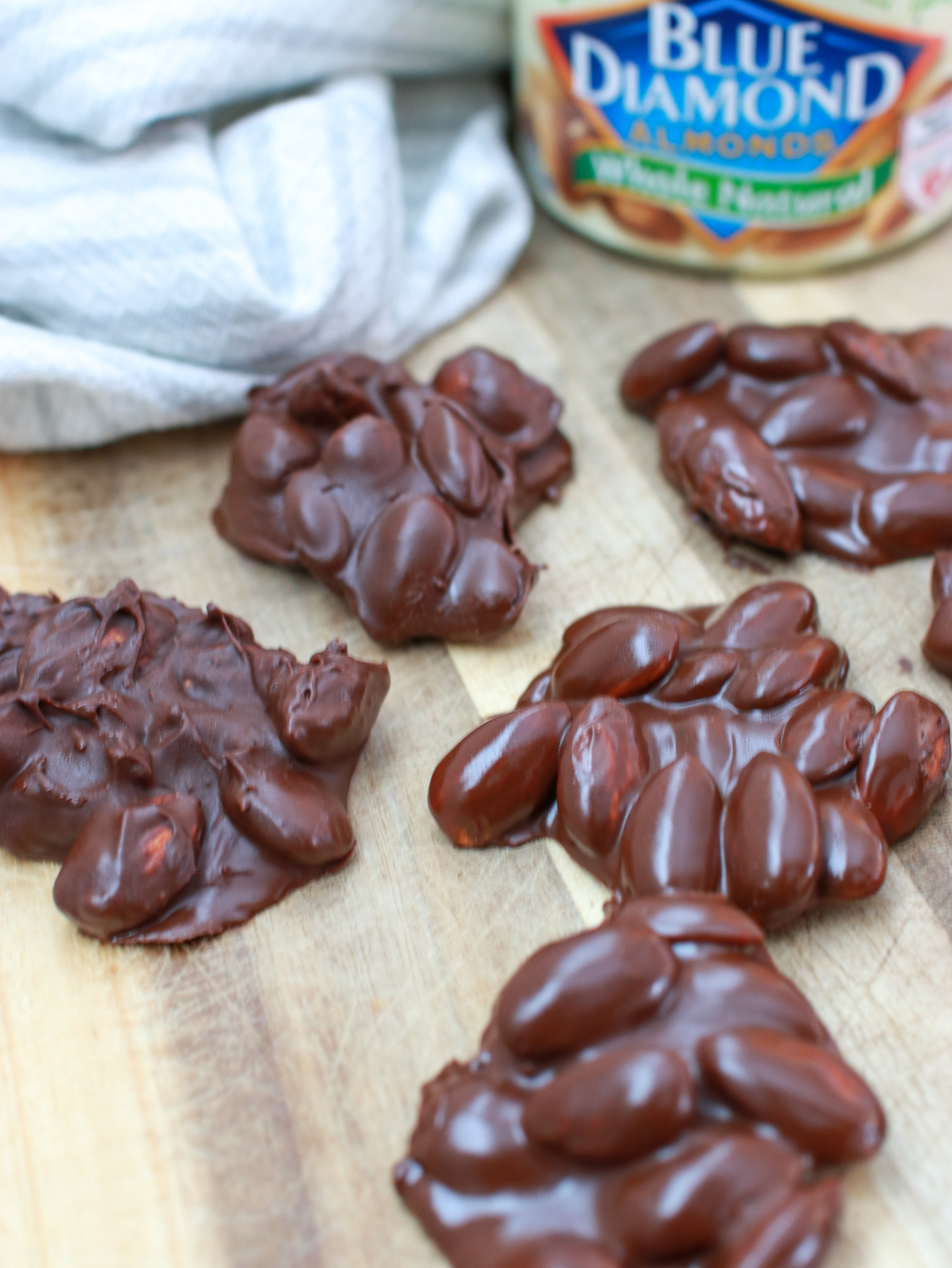 Are following keto?Do you love eating nuts? Orange County Blogger Debbie Savage is sharing her favorite crunchy yet delicious keto approved snack here! #WholeNaturalAlmonds #SimplyDelicious