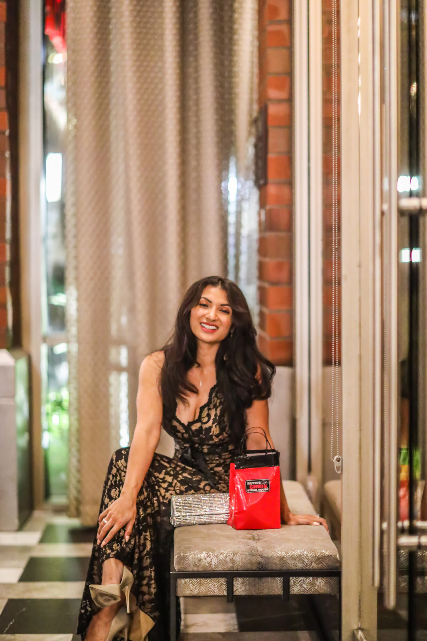 Headed to a fine dining steakhouse? Not sure what to wear? Orange County Blogger is sharing her favorite steakhouse restaurant attire here!