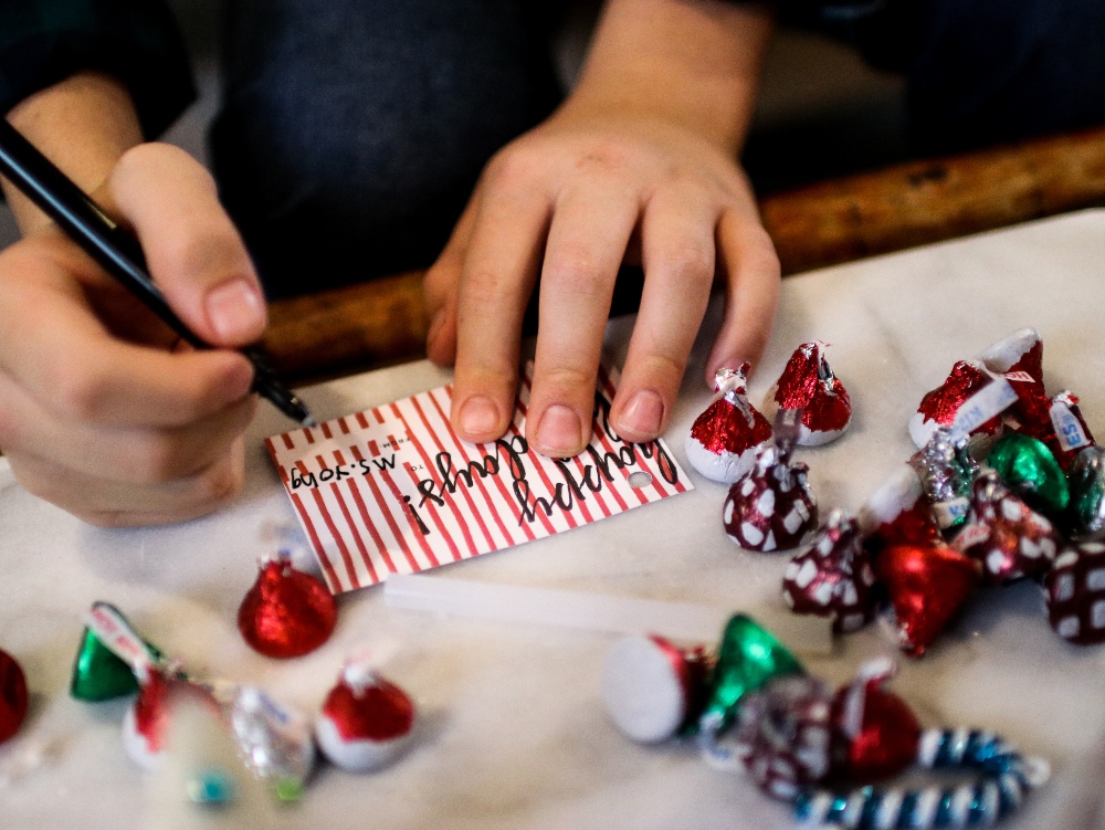 3 Ways To Give Back This Holiday Season + Fun Crafts with Kids - DIY Holiday Mason Jar Gifts