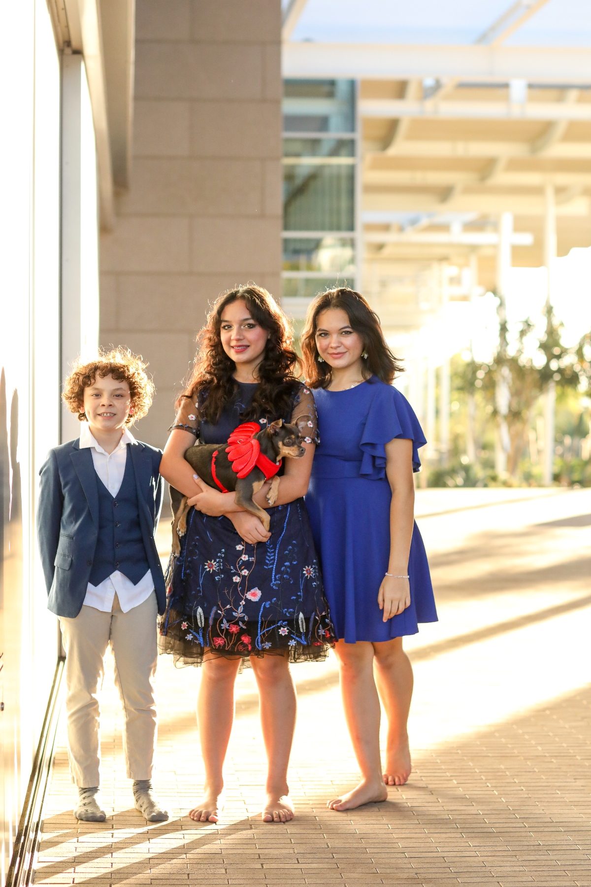 Tips for a Stress-Free Family Photo Shoot _ Navy Color Family Holiday Card 